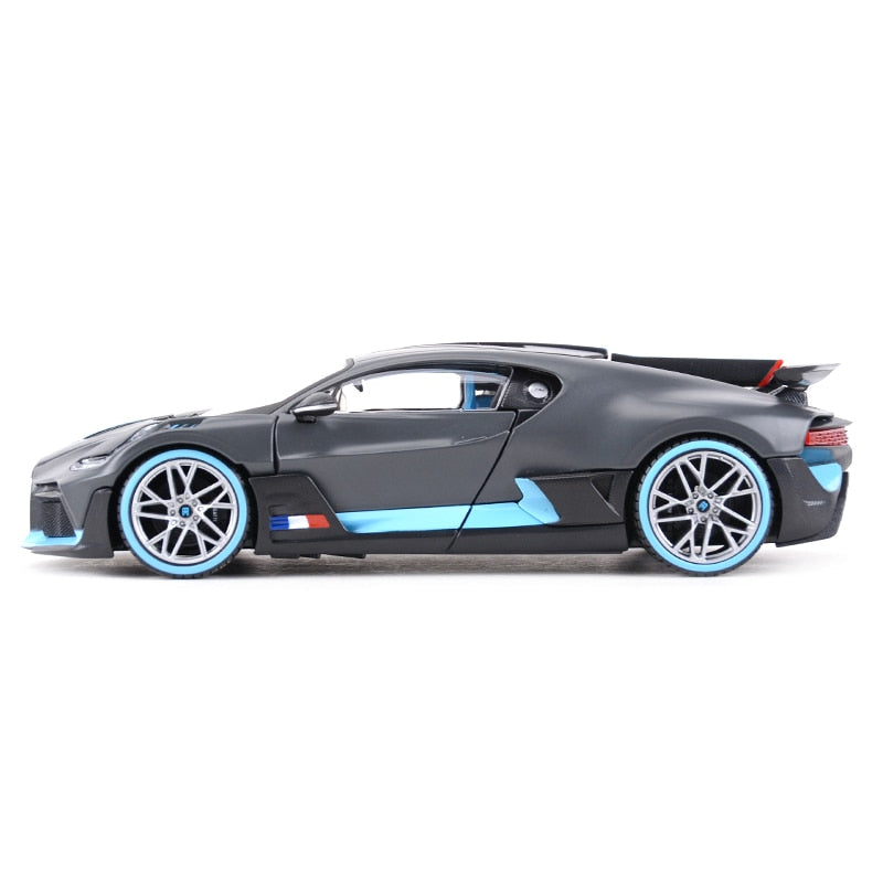 Maisto 1:24 Bugatti Divo Sports Car Static Die Cast Vehicles Collectible Model Car Toys