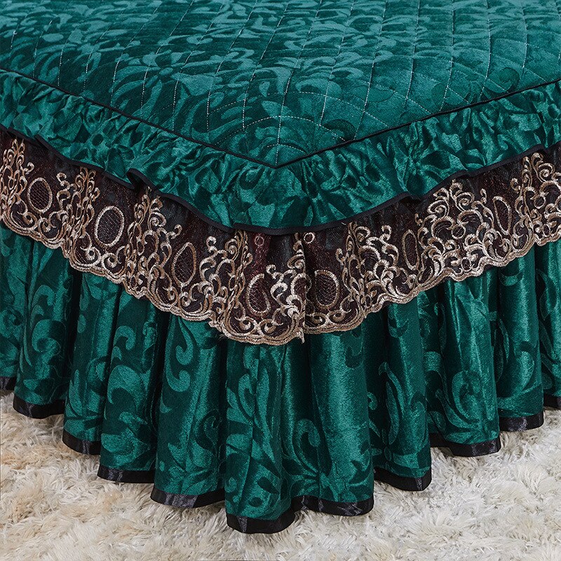 European Luxury Thicken Velvet Plush Quilted Bedspread Queen Size Embossing Bed Skirt Soft Bed Cover Not Including Pillowcase